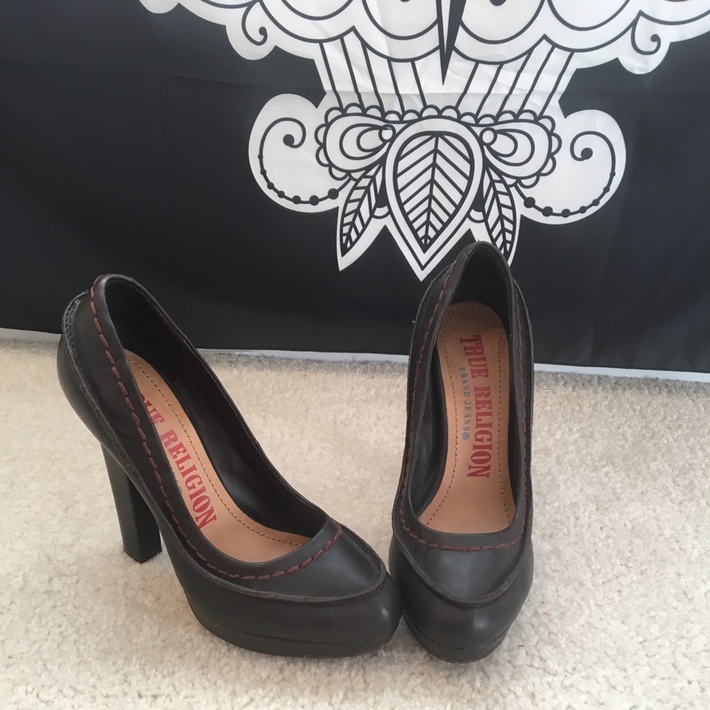 True Religion comfortable brown heels with trim